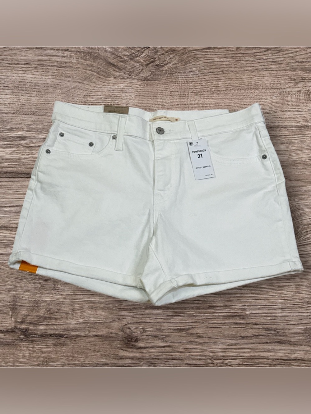 Levi's Women's Mid Rise Mid-Length Stretch Shorts - White - 31